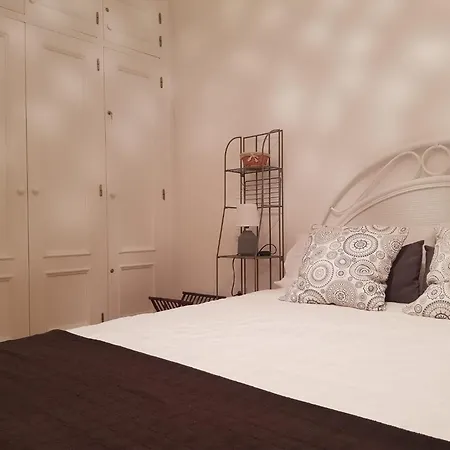 Apartamento Casa En Con Piscina Y Jardin